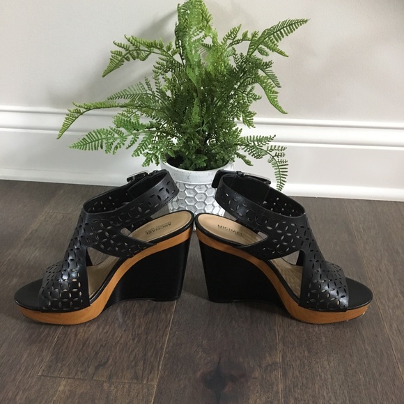 Michael Kors wedges size 7! - Picture 7 of 8